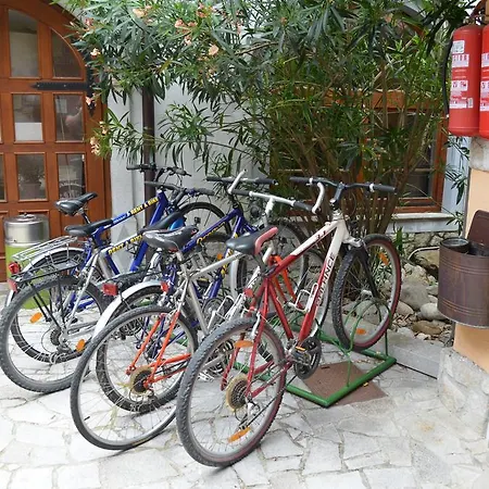 Gostinjska kuća Koren At Winery 4*
