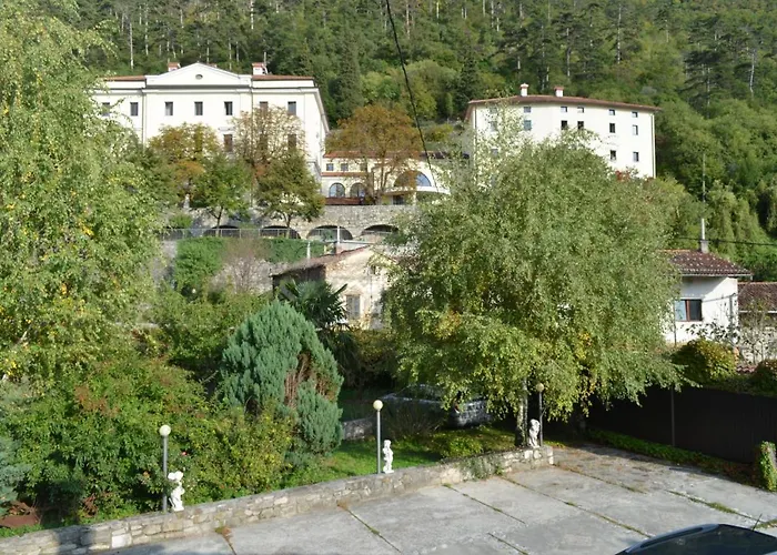 Koren At Winery Hiša za goste Vipava